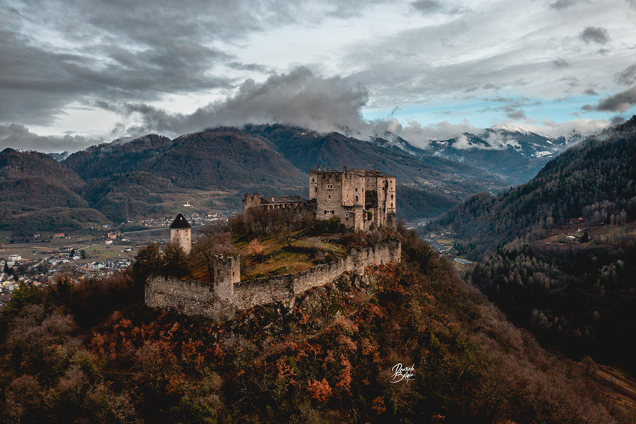 vista aerea di castel pergine a pergine valsugana